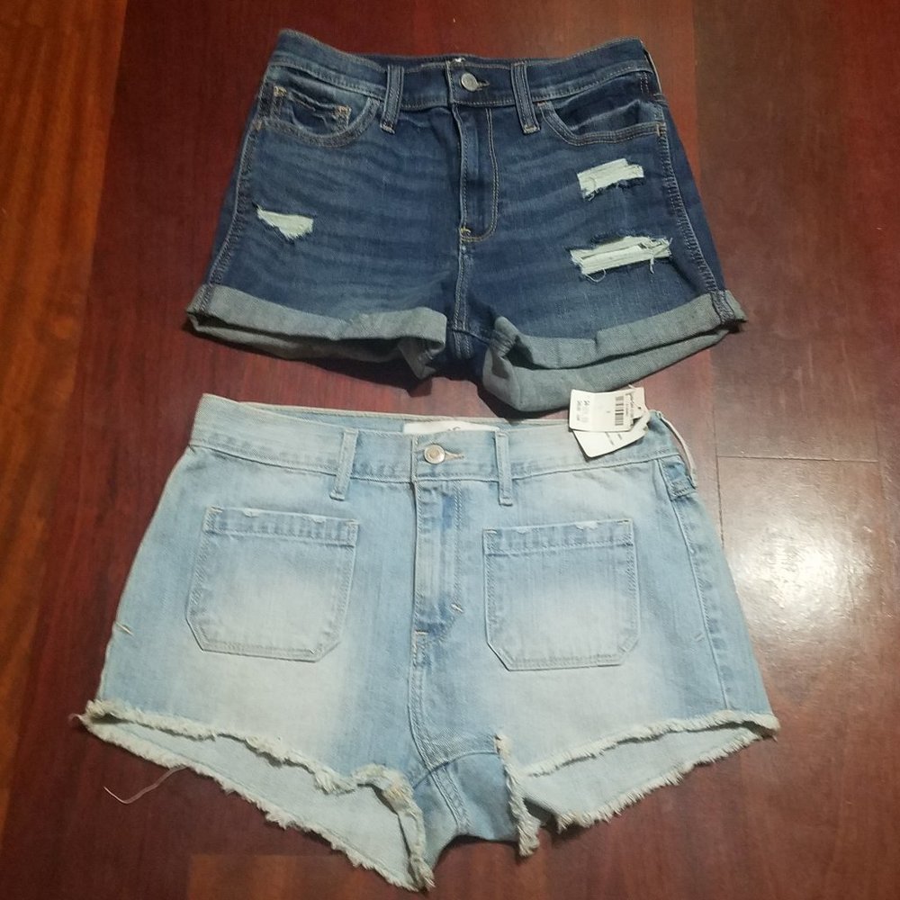 A lot , 2 pairs of Hollister size 5 shorts
